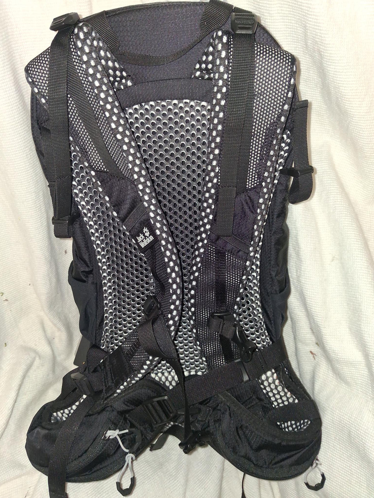 Jack Wolfskin Crosstrail 24L Hiking Pack – Black