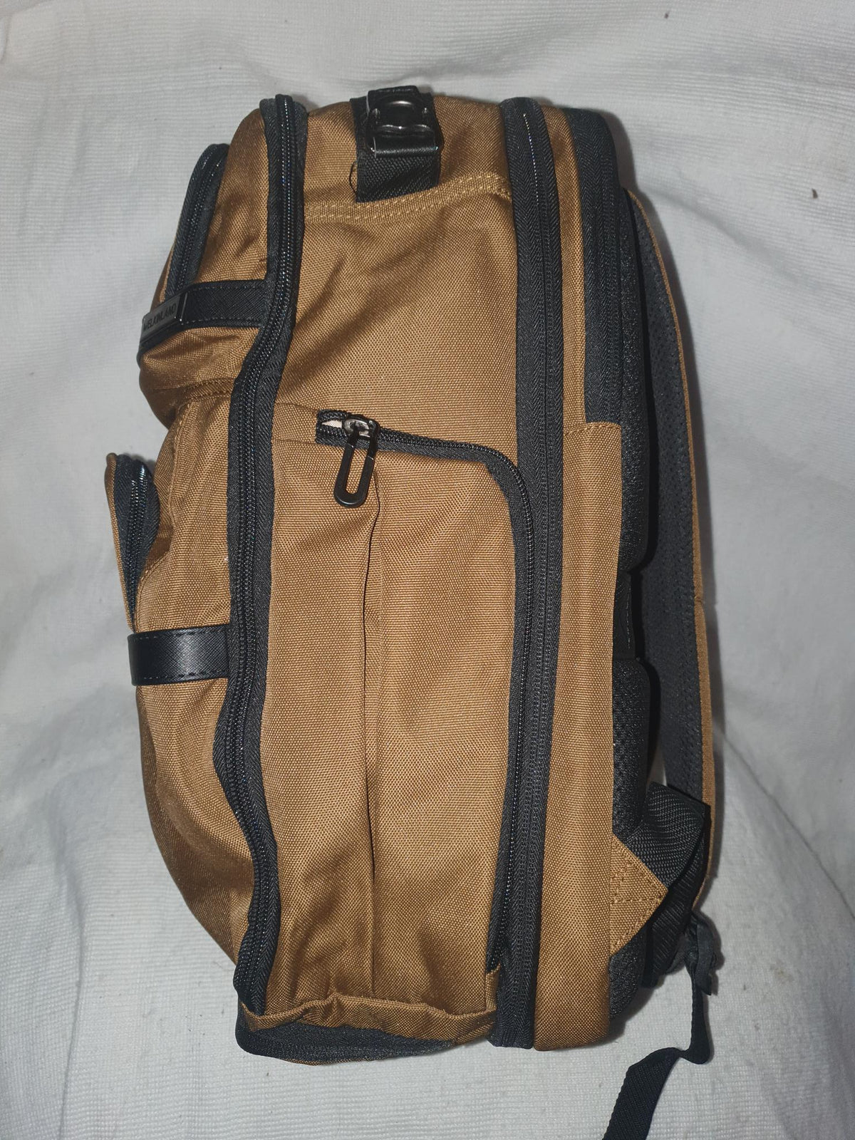 Welkinland 20-Pocket Expandable Laptop Backpack