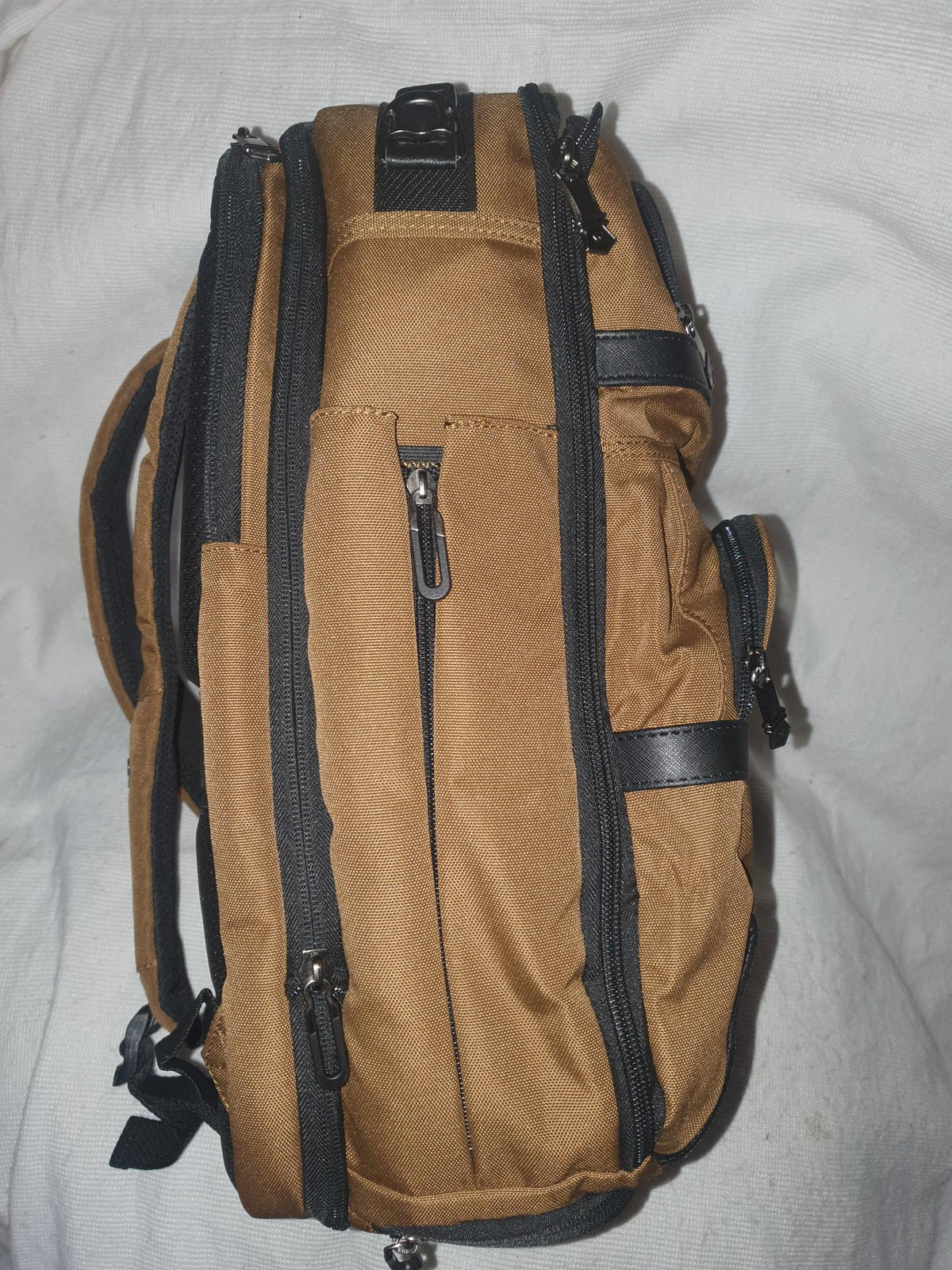 Welkinland 20-Pocket Expandable Laptop Backpack