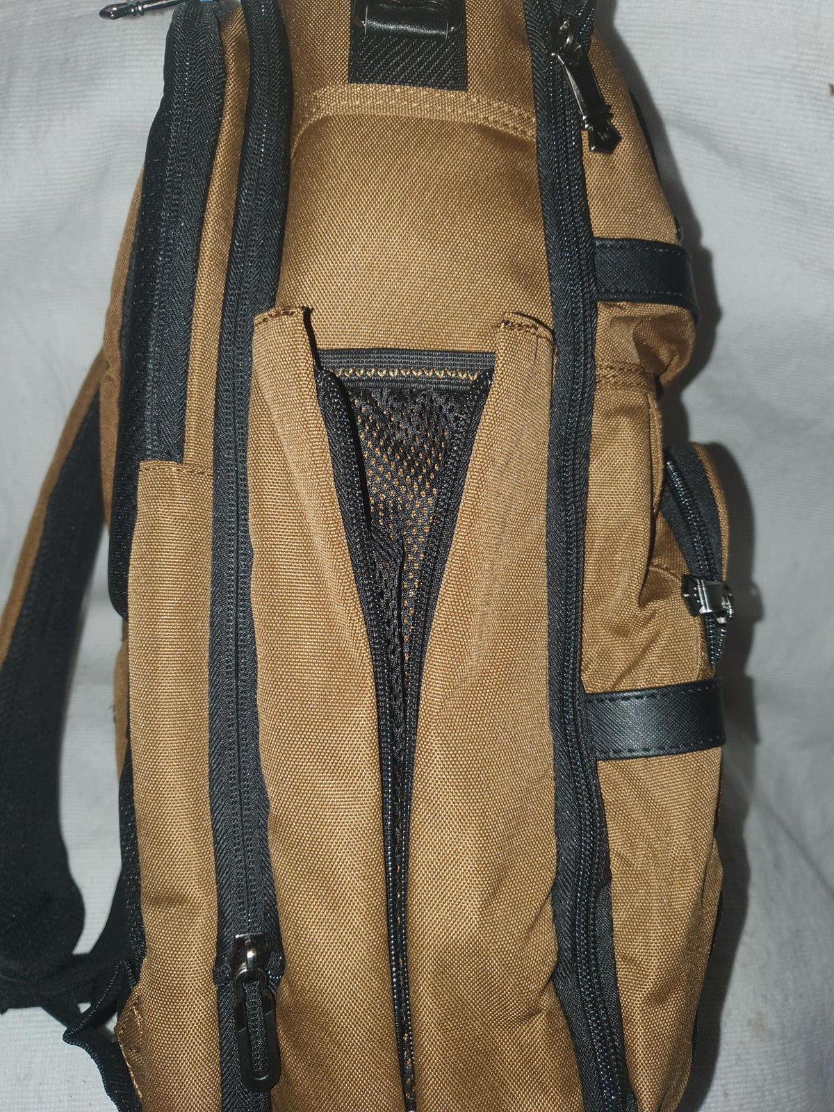 Welkinland 20-Pocket Expandable Laptop Backpack